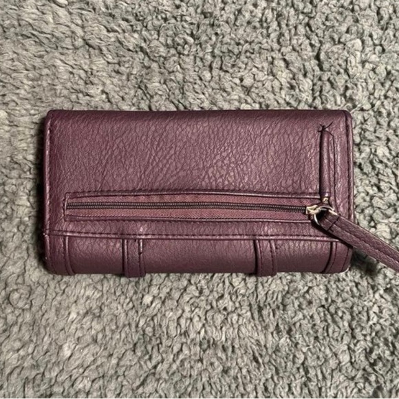Woman's Purple Wallet NWOT - Picture 2 of 3